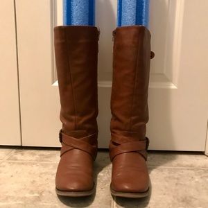 Women’s Tender Tootsies knee-high boots. Size 8.